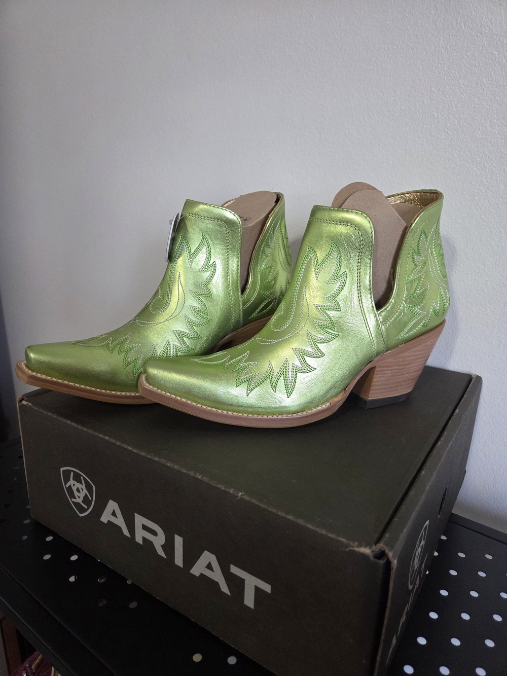NWT Ariat Dixon Boots, Electric Green Apple, Womens Size 9 - Picture 5 of 9